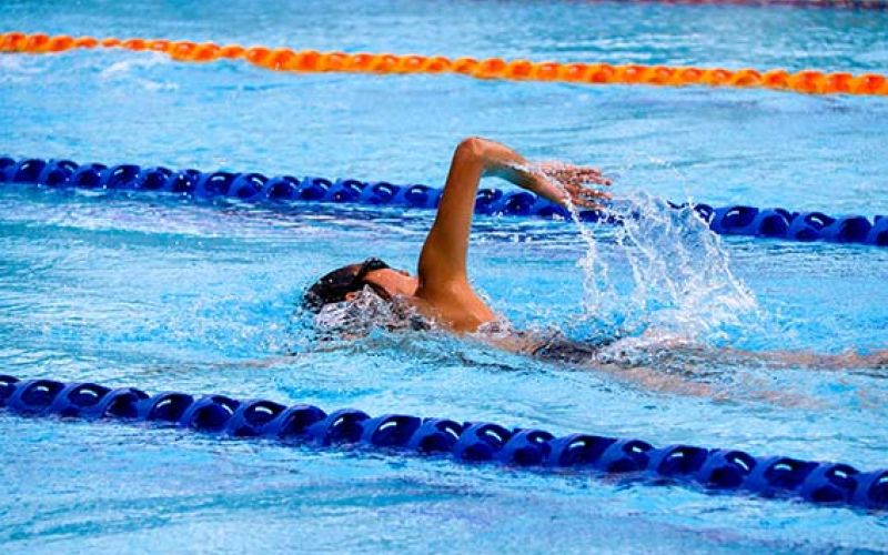 Benefici e svantaggi dello sport del nuoto